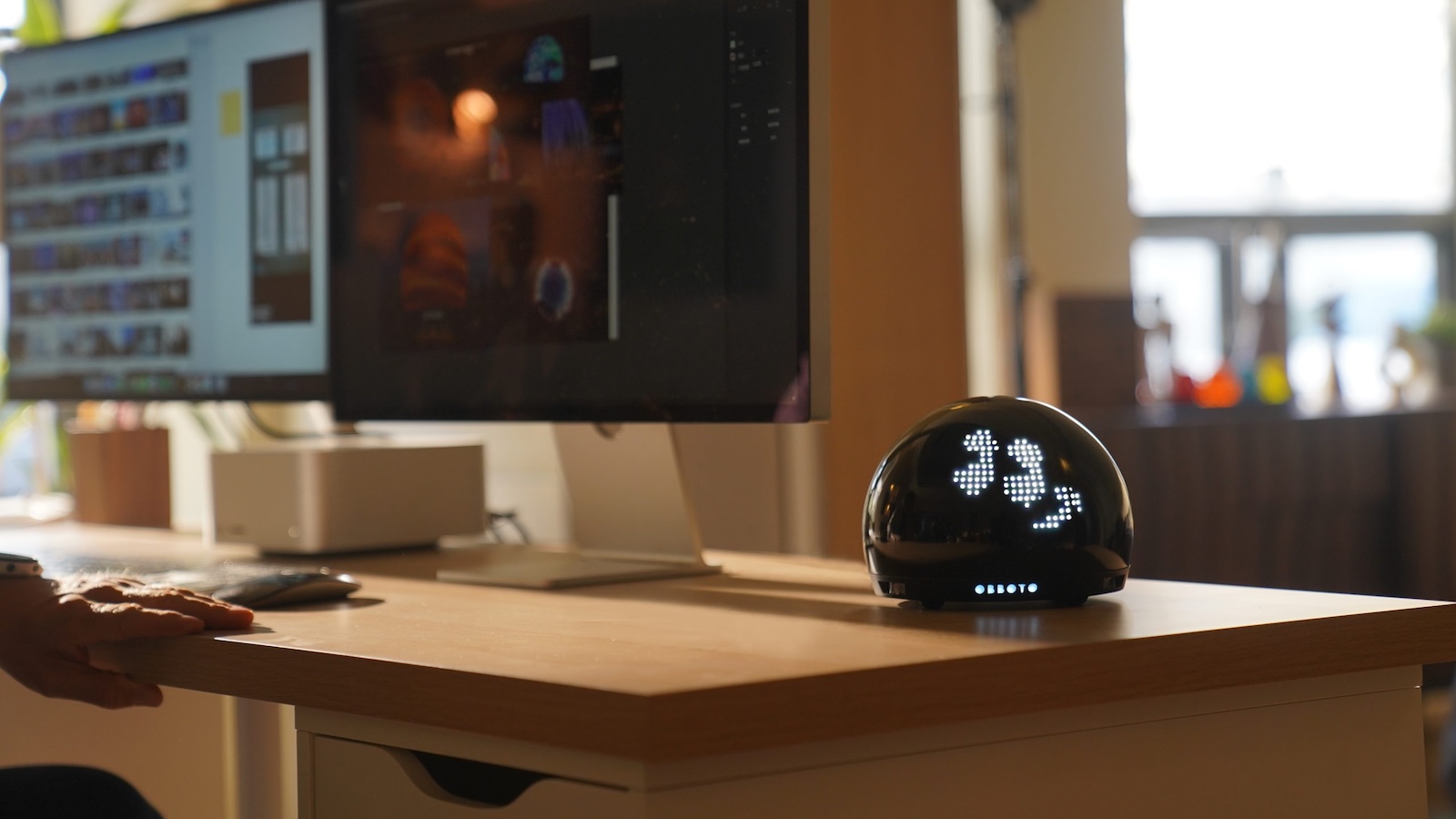 The Real Tradeoff With SwitchBot Obboto AI-Powered Globe Desk Light: Personality vs Practical Light