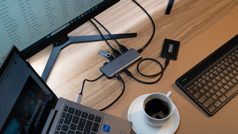 Targus DOCK403 Review: A Smart Travel Dock That Gets One Big Thing Very Right and One Big Thing Very Wrong Targus DOCK403 Review: A Smart Travel Dock That Gets One Big Thing Very Right and One Big Thing Very Wrong