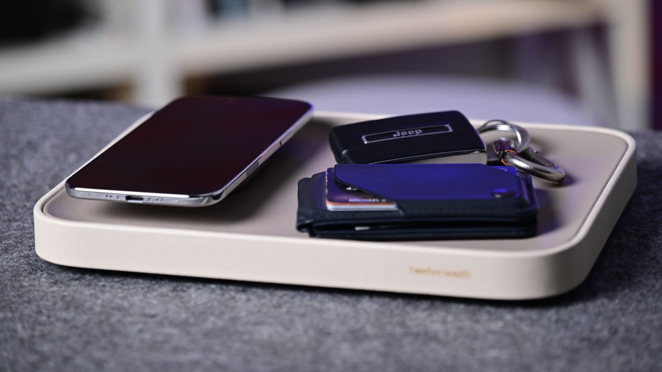Twelve South Valet Review: The Kind of Charger You Buy for the Room as Much as the Phone