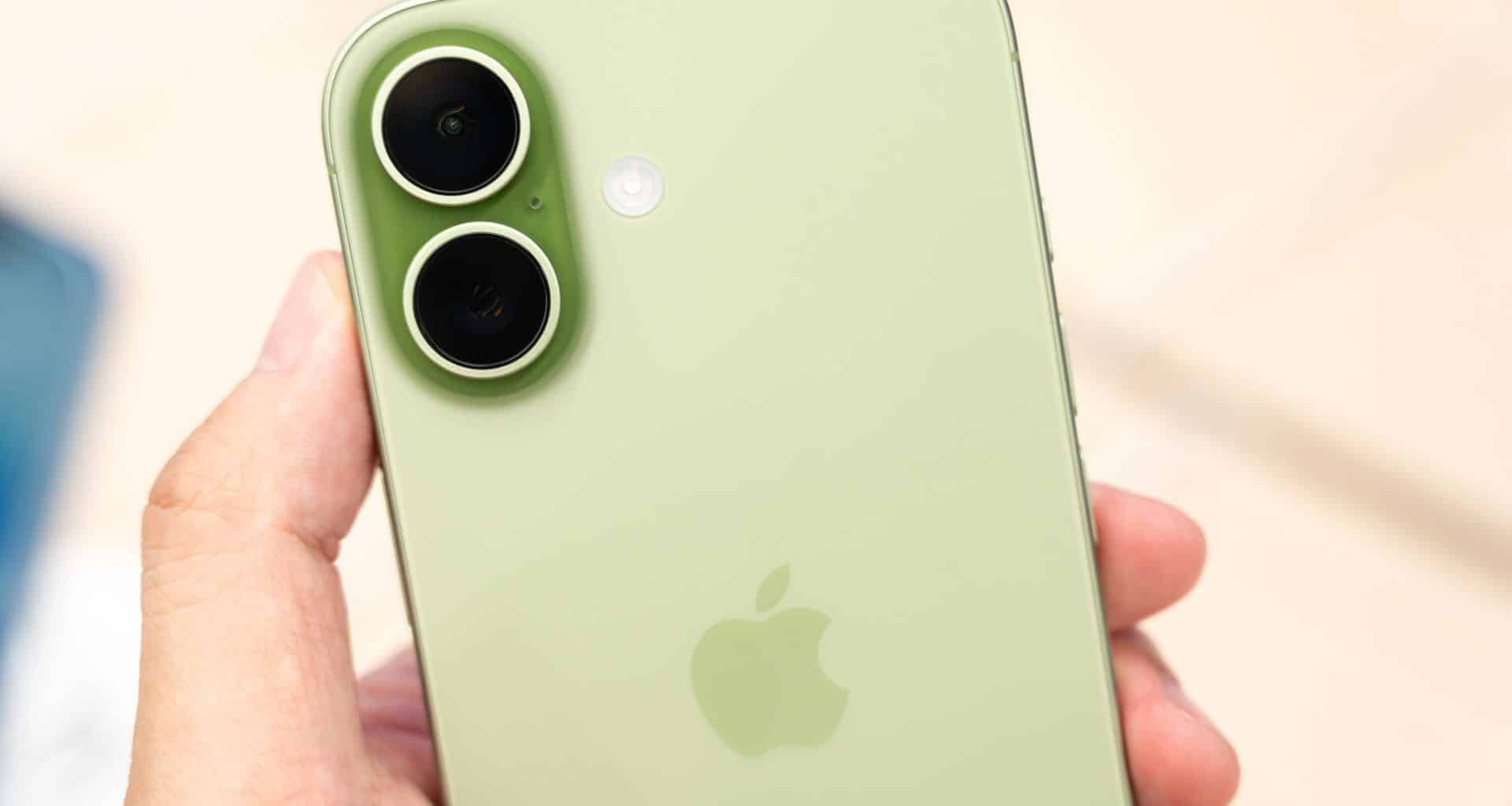 Apple iPhone 17e Against Apple iPhone 17 : Which One Makes More Sense? Apple iPhone 17e Against Apple iPhone 17 : Which One Makes More Sense?