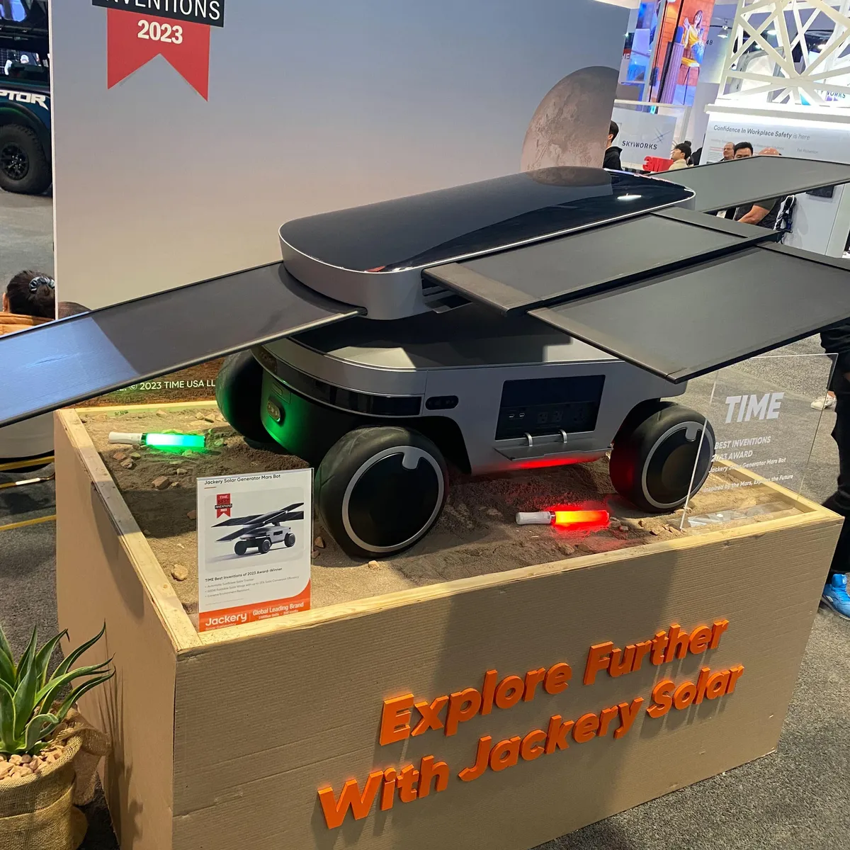 Jackery Solar Mars Bot Review: A Brilliant Solar Power Idea That Still Feels Like a Niche Buy