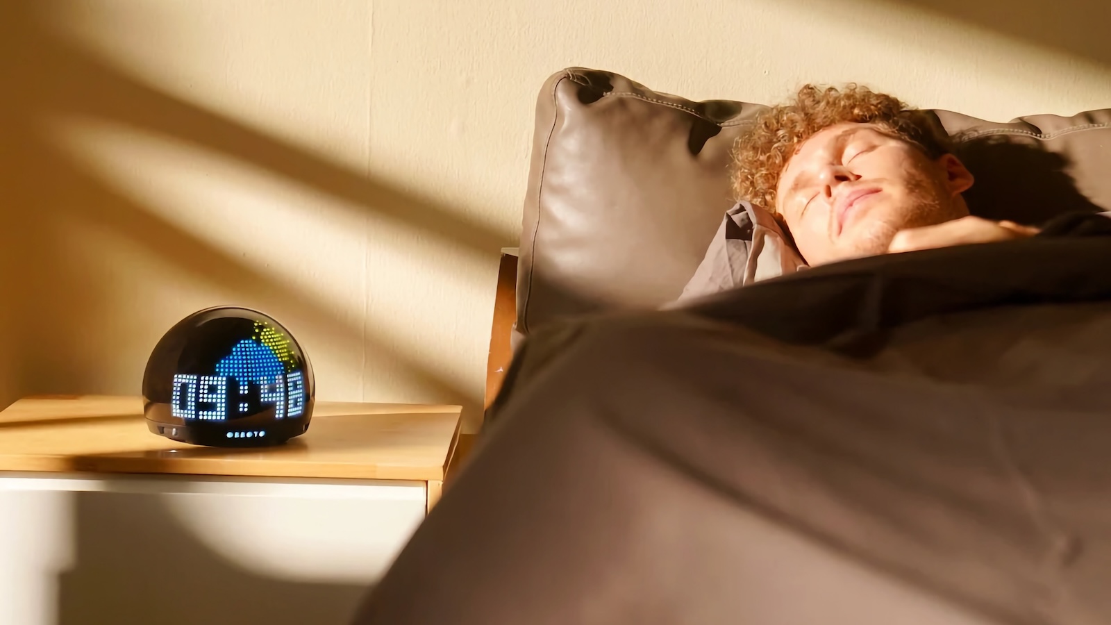 SwitchBot Obboto AI-Powered Globe Desk Light Review: A Brilliant Idea That Still Feels Half-Finished